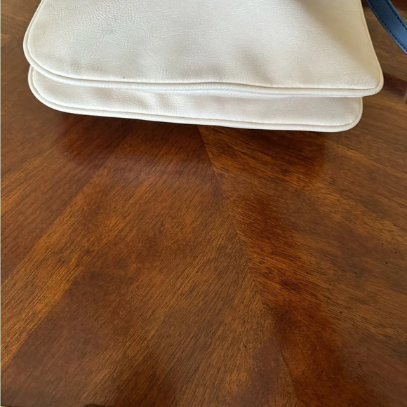 NWT Alyssa Double Compartment Dual Tone Crossbody Medium-Large. Blue and Cream - Picture 9 of 10